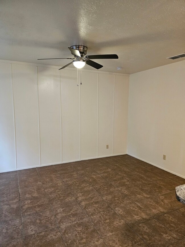 2942 Bernice Dr in Longview, TX - Foto de edificio - Building Photo