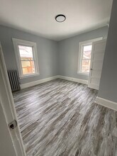 25 Malden St, Unit 25 in Springfield, MA - Foto de edificio - Building Photo