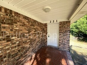 221 S Lucas St in West Columbia, SC - Building Photo - Building Photo