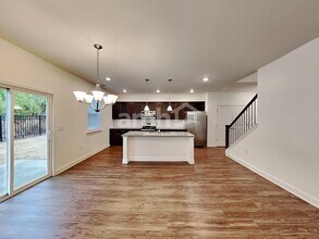 136 Rivulet Dr in Holly Springs, GA - Foto de edificio - Building Photo