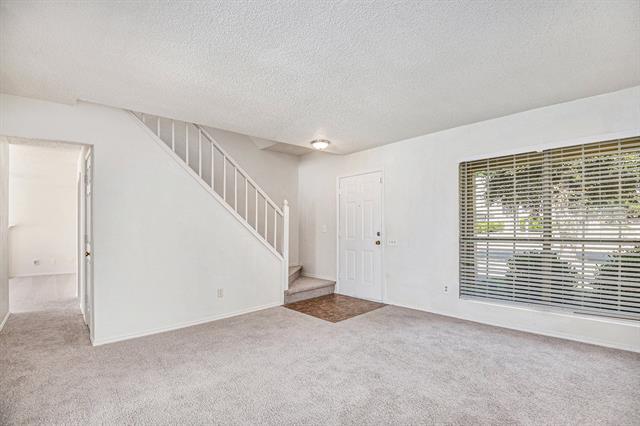 8201 Cloverglen Ln in Fort Worth, TX - Foto de edificio - Building Photo