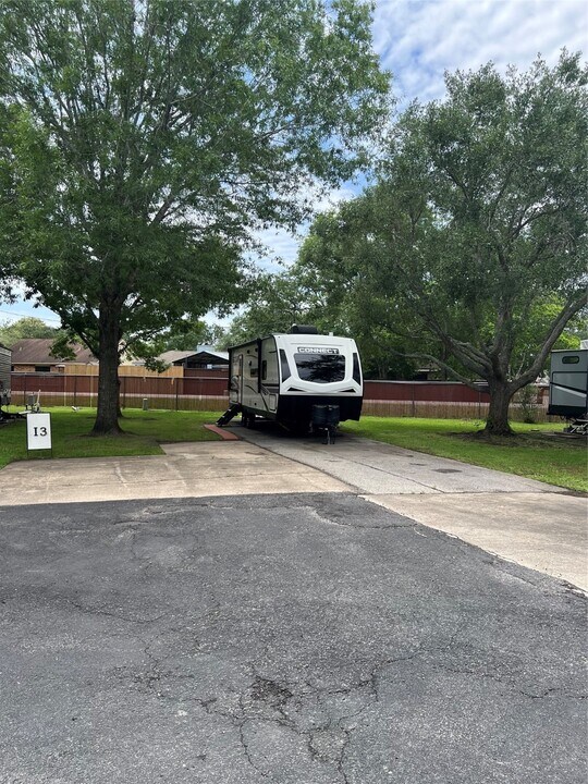 2609 South St in Alvin, TX - Foto de edificio