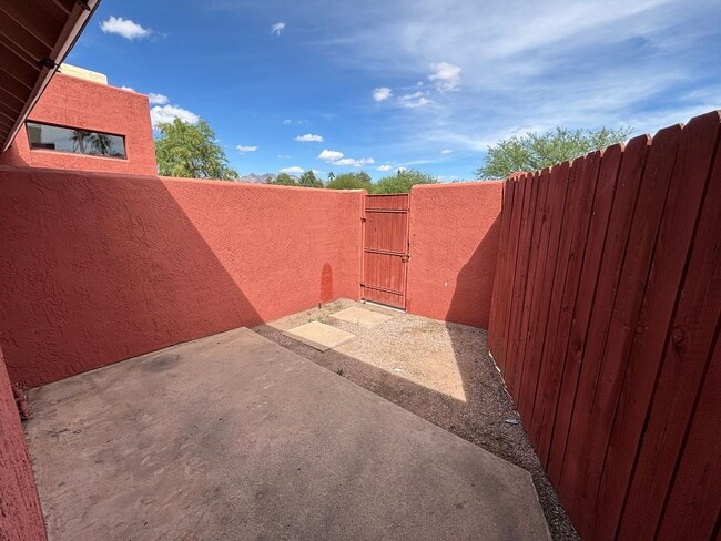 1 E Navajo Rd, Unit 1 E Navajo Rd Apt 3 in Tucson, AZ - Building Photo - Building Photo