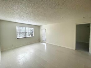 2476 SE Garden Terrace in Port St. Lucie, FL - Building Photo - Building Photo