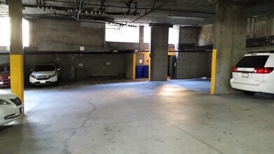 2965 San Marino St, Unit 207 in Los Angeles, CA - Foto de edificio - Building Photo