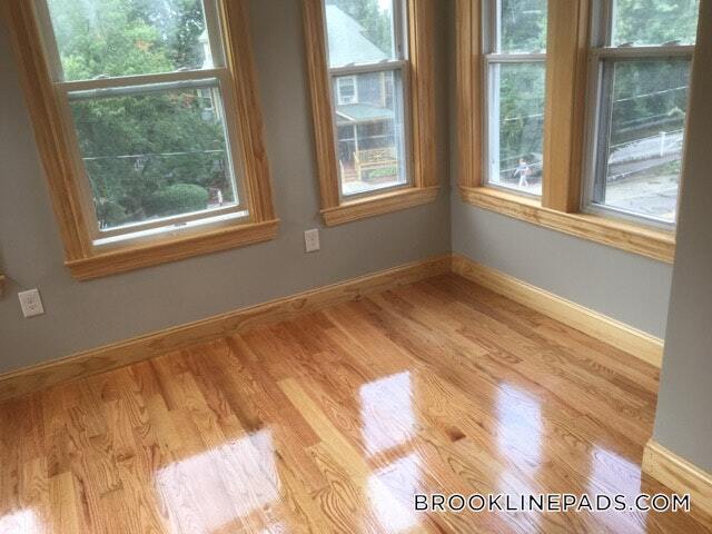 152 Winchester St in Brookline, MA - Building Photo - Building Photo