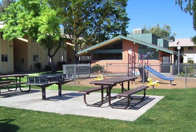 Floral Gardens in Selma, CA - Building Photo - Building Photo