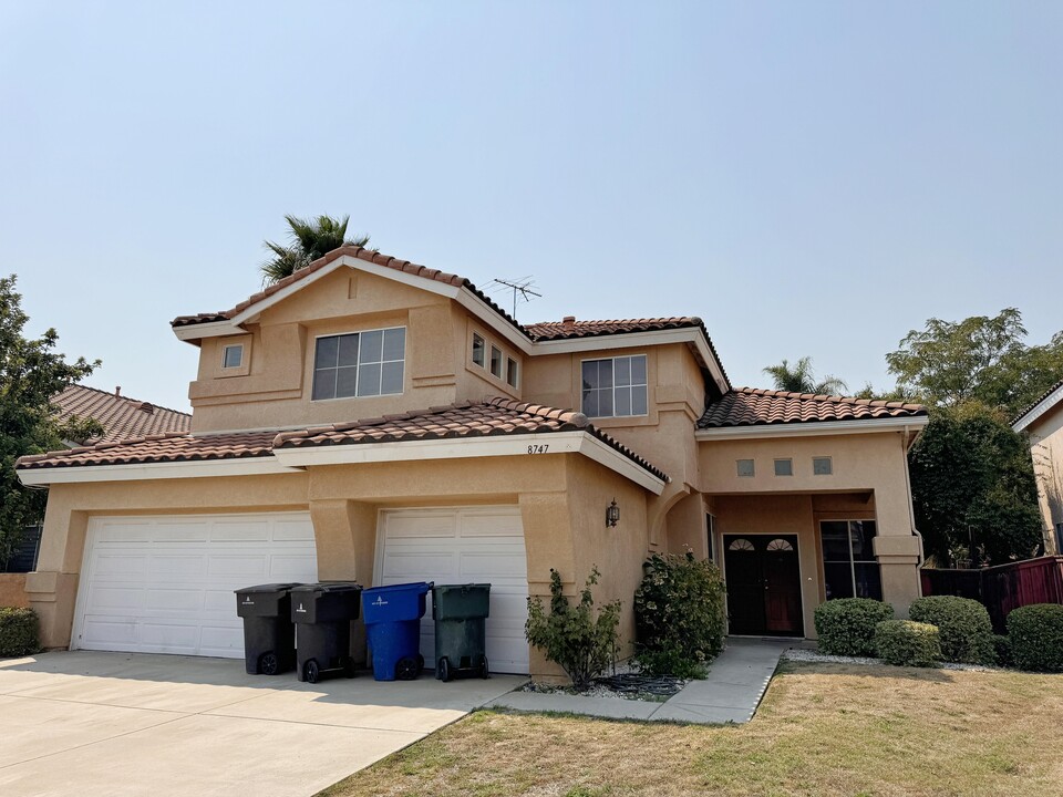 8747 Chesapeake Ln in Riverside, CA - Building Photo