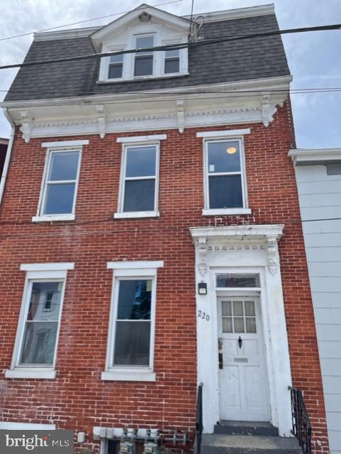 220 W College Ave in York, PA - Building Photo