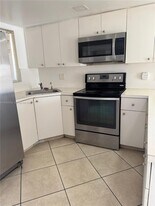 5530 W 26th Ct in Hialeah, FL - Building Photo