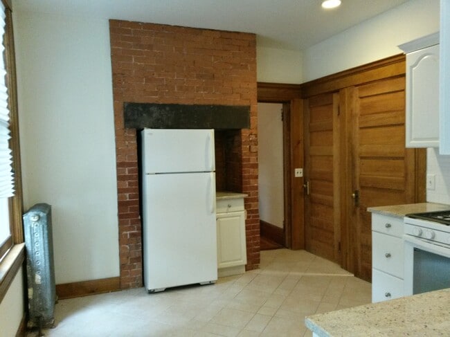 164 Fairfield Ave, Unit 1 in Stamford, CT - Foto de edificio - Building Photo