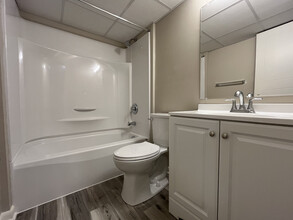 Abbey Woods Apartments in Mt. Lebanon, PA - Building Photo - Building Photo