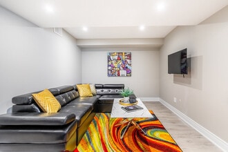 114 Shoreview Pl in Hamilton, ON - Building Photo - Building Photo