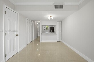 301 NW 109th Ave in Miami, FL - Building Photo - Building Photo