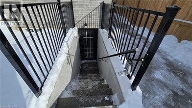 7266 SIlver Creek Cir in London, ON - Building Photo - Building Photo