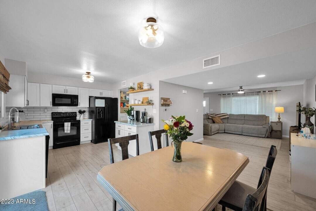 1077 E Fremont Dr in Tempe, AZ - Building Photo