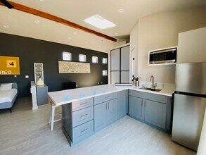 4784 Mount Almagosa Dr, Unit large studio loft in San Diego, CA - Building Photo - Building Photo