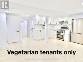 19 Rice Dr in Whitby, ON - Building Photo