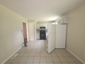1637 Flintshire Rd in Fayetteville, NC - Building Photo - Building Photo