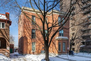 Himsworth 81 in Ottawa, ON - Building Photo