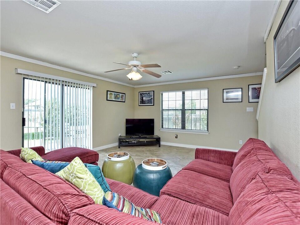 211 Rim Rock Dr in Leander, TX - Building Photo