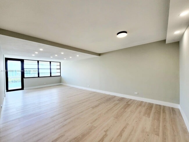 250 174th St, Unit 1618 in Sunny Isles Beach, FL - Building Photo - Building Photo