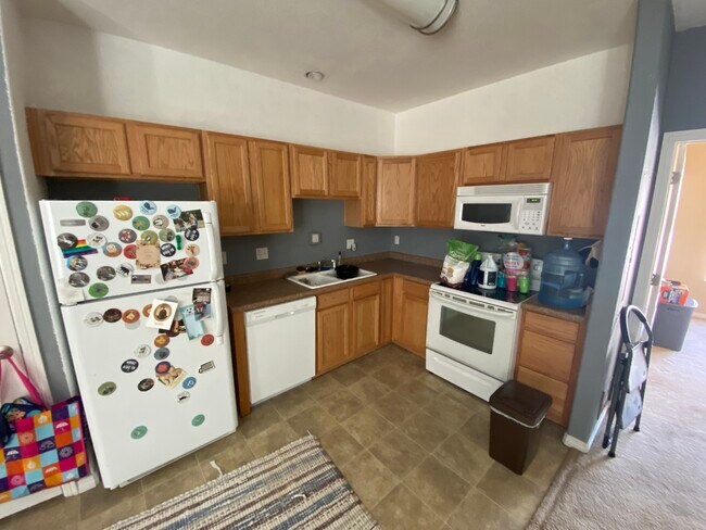 240 Writers Way, Unit #B in Colorado Springs, CO - Foto de edificio - Building Photo