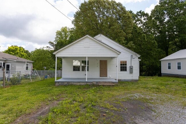 516 North Dr in Cherryville, NC - Building Photo - Building Photo