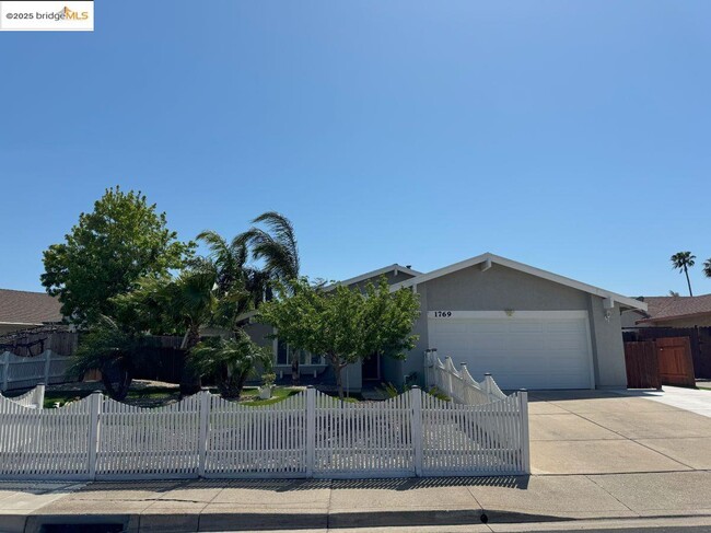1769 Teresa Ln in Oakley, CA - Building Photo - Building Photo