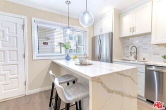 9005 Cynthia St in West Hollywood, CA - Building Photo - Building Photo