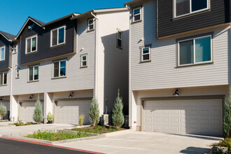 Harley Townhomes in Oregon City, OR - Building Photo - Building Photo