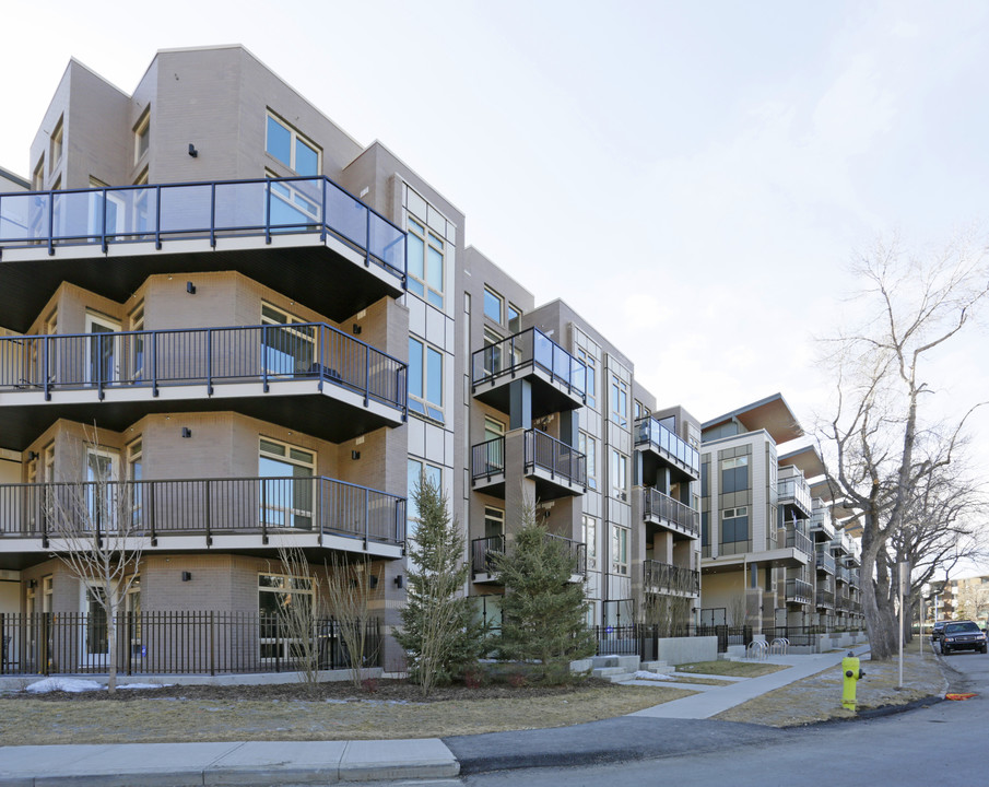 823 5 Ave NW in Calgary, AB - Building Photo