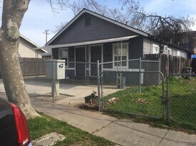 2394 Oakmont St in Sacramento, CA - Building Photo