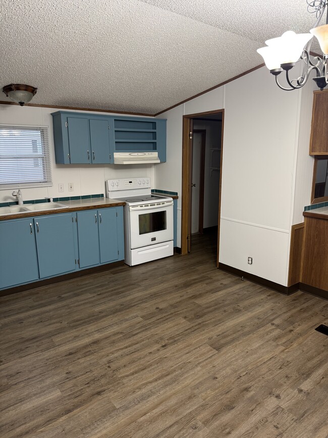 2058 Krist Ln in Pineville, LA - Foto de edificio - Building Photo