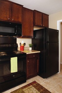 Kitchen - Heron Lakes Country Club Apartment Homes in Mobile, Alabama