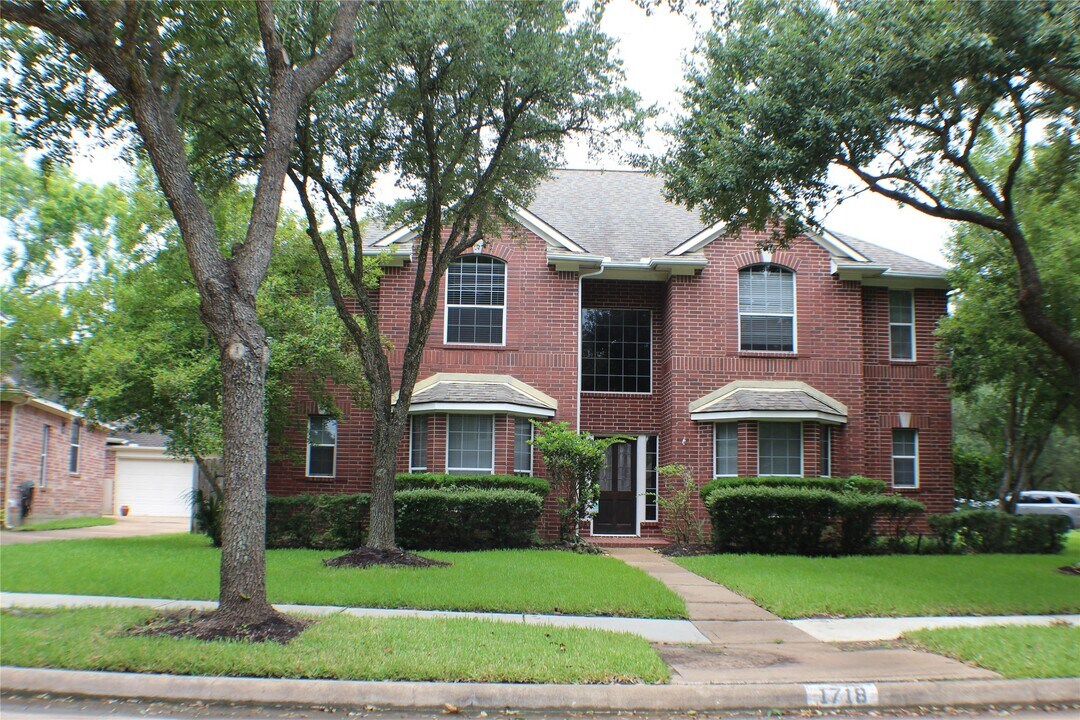 1718 Heddon Falls Dr in Sugar Land, TX - Building Photo