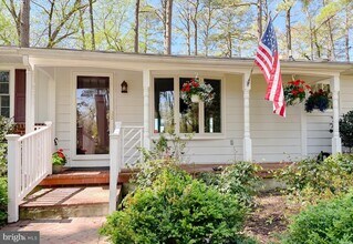 19479 N Snow Hill Manor Rd in Lexington Park, MD - Building Photo - Building Photo