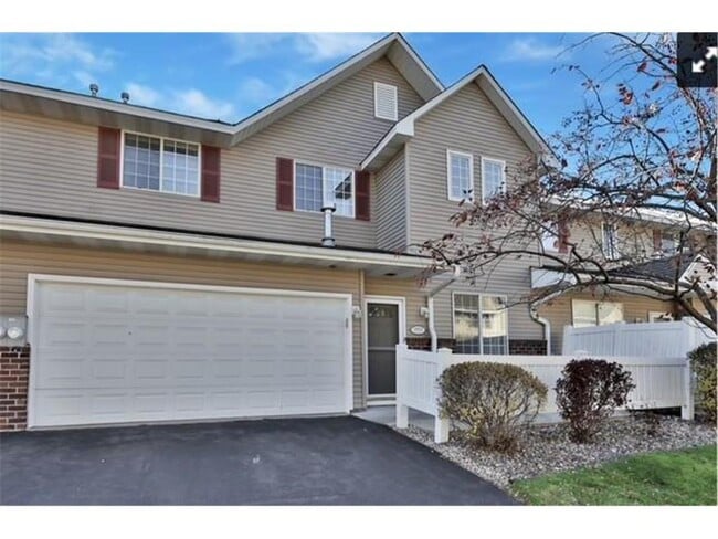 13903 Erwin Ct in Eden Prairie, MN - Foto de edificio - Building Photo