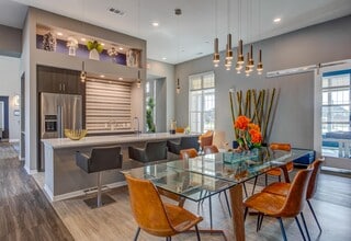 Haven at Bellaire in Richmond, TX - Foto de edificio - Interior Photo