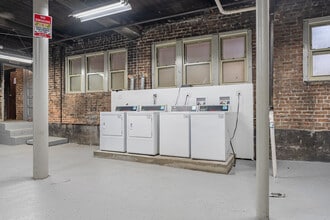 The Trilogy at Hyde Park in Chicago, IL - Foto de edificio - Interior Photo