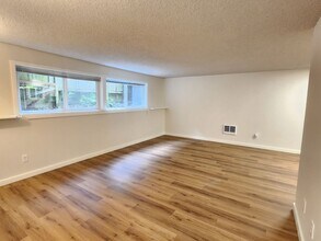 3831 34th Ave W in Seattle, WA - Building Photo - Building Photo