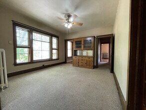1001 S Barstow St, Unit 3 in Eau Claire, WI - Building Photo - Building Photo