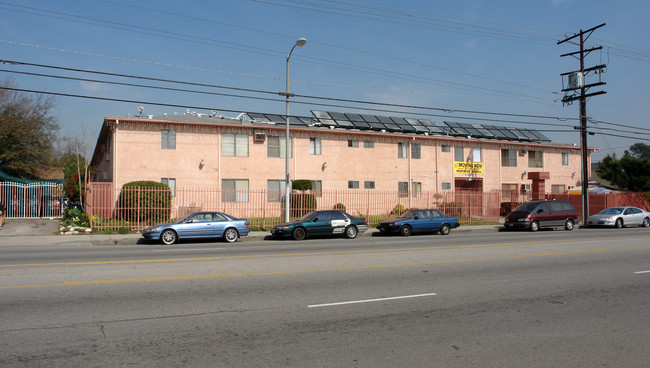 11741 Saticoy St in North Hollywood, CA - Building Photo - Building Photo