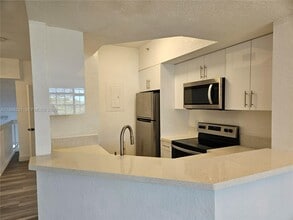 751 SW 148th Ave, Unit 1012 in Davie, FL - Foto de edificio - Building Photo