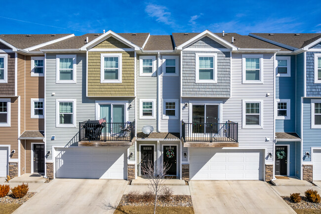 Trestle Crossing Townhomes in Ankeny, IA - Building Photo - Building Photo