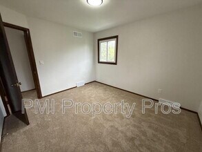 8150 S 88th St in Franklin, WI - Building Photo - Building Photo