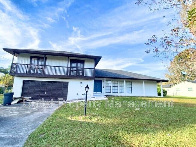 property at 585 Queens Mirror Cir