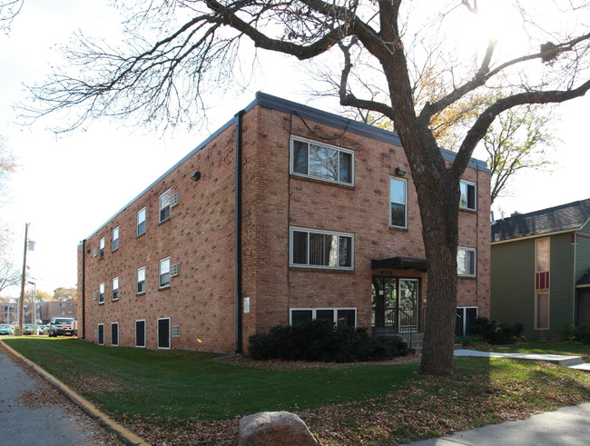 2537 Stevens Ave S in Minneapolis, MN - Foto de edificio - Building Photo