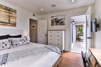 218 Montreal St in Playa Del Rey, CA - Foto de edificio - Building Photo