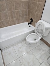 2450 Jackson St in Hollywood, FL - Building Photo - Building Photo